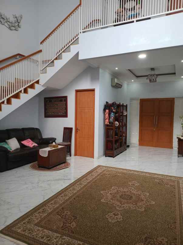 dijual rumah komplek super cantik