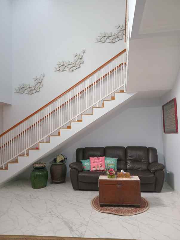 dijual rumah komplek super cantik