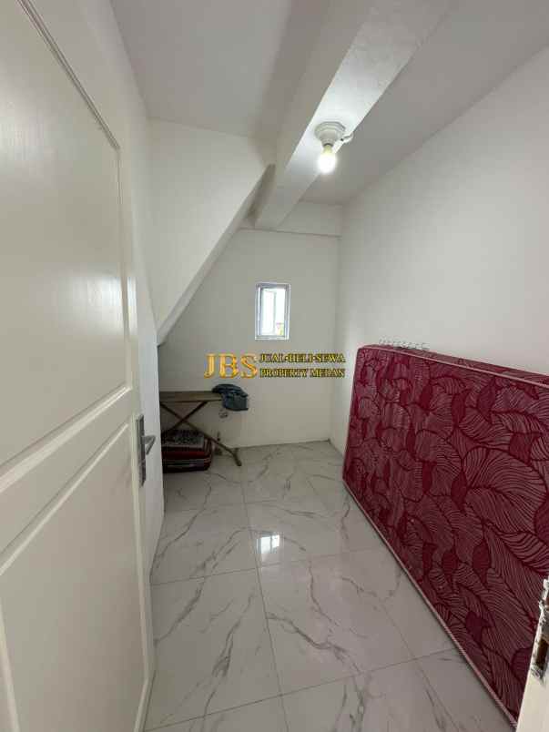 dijual rumah komplek the penthouse