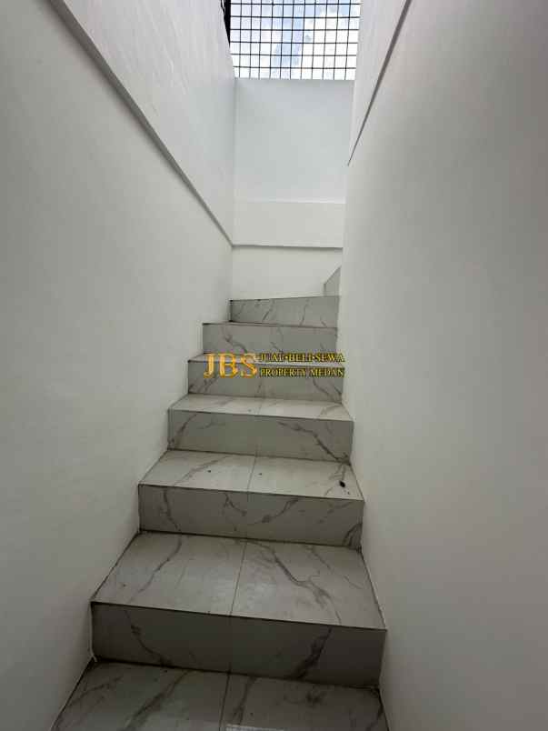 dijual rumah komplek the penthouse