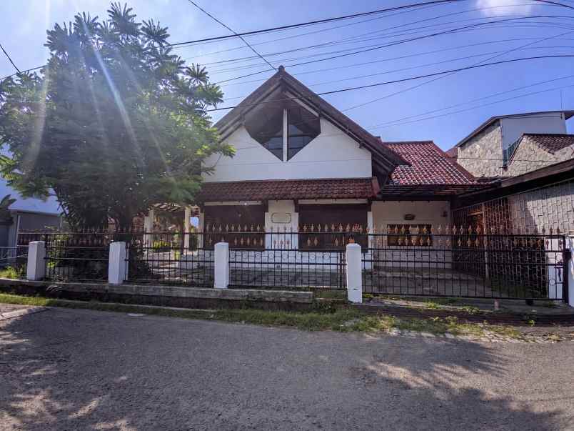 dijual rumah komplek turangga buahbatu