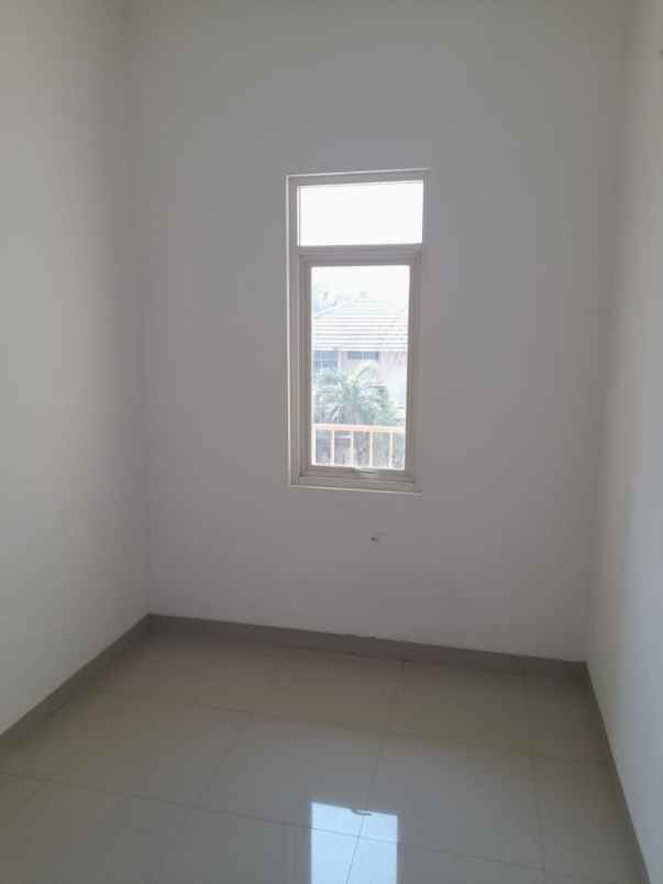 dijual rumah kutisari indah