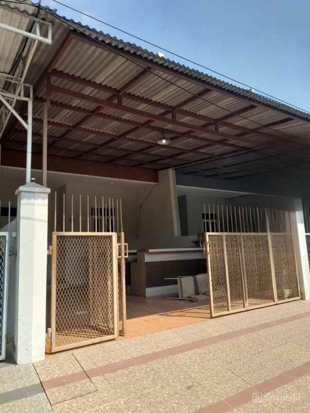 dijual rumah kutisari indah