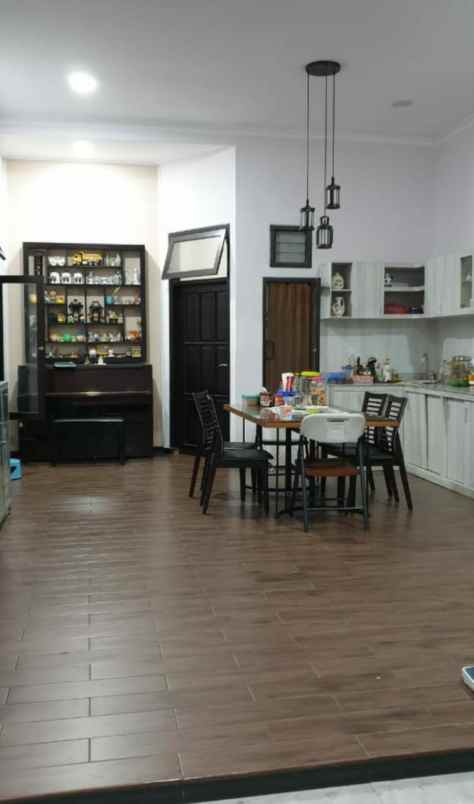 dijual rumah kutisari indah utara