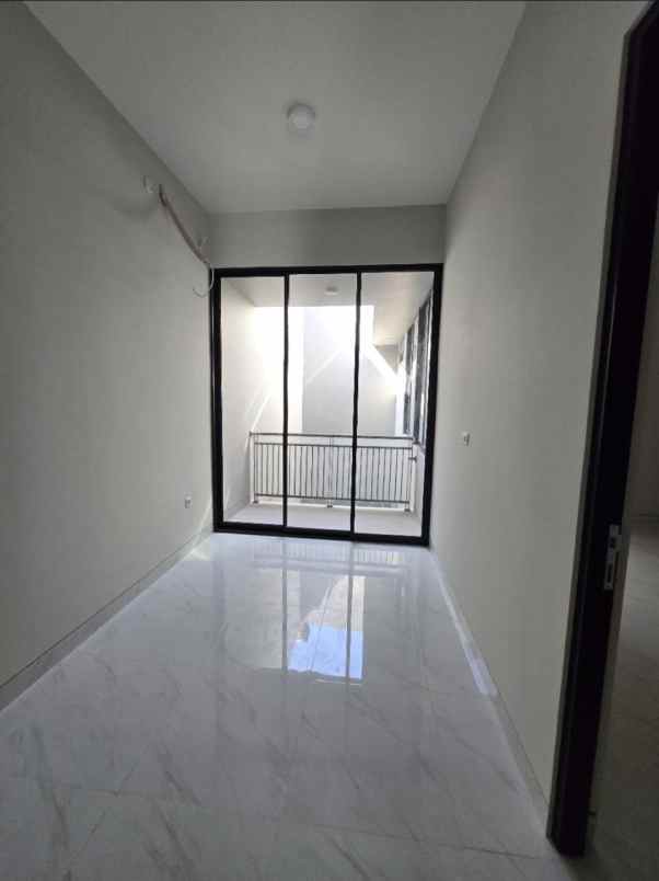 dijual rumah kutisari indah utara