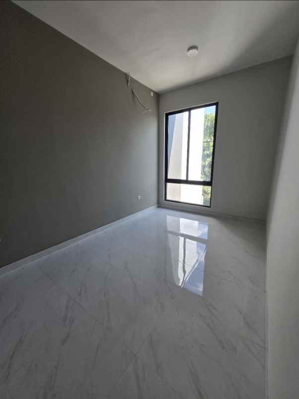 dijual rumah kutisari indah utara