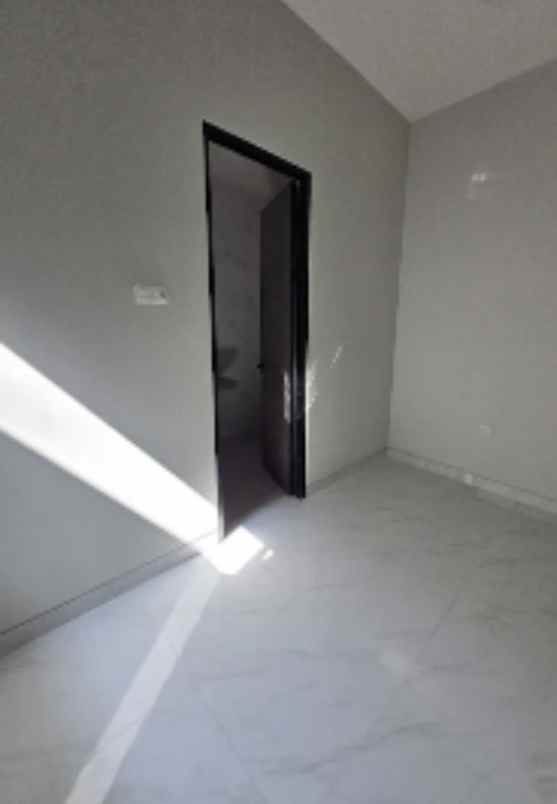 dijual rumah kutisari indah utara