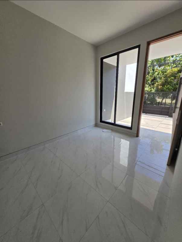 dijual rumah kutisari indah utara