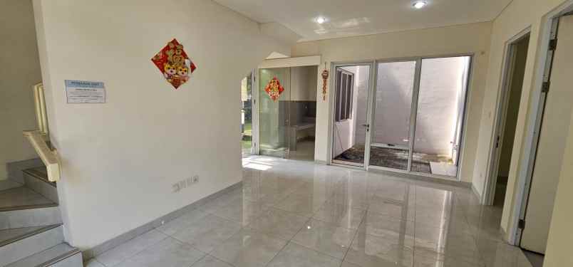 dijual rumah lavon swan city jalan