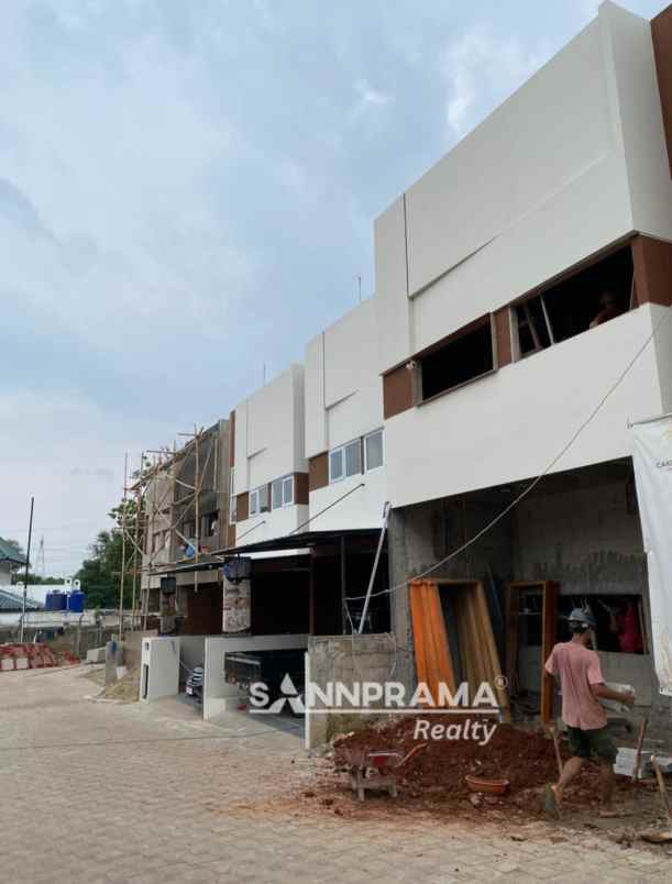 dijual rumah limo limo depok