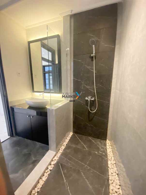 dijual rumah manyar kertoadi