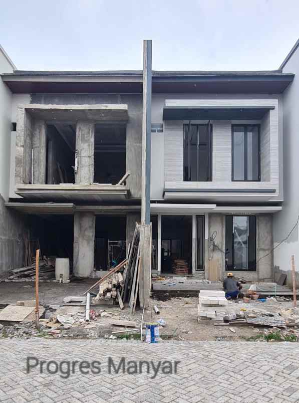 dijual rumah manyar kertoadi