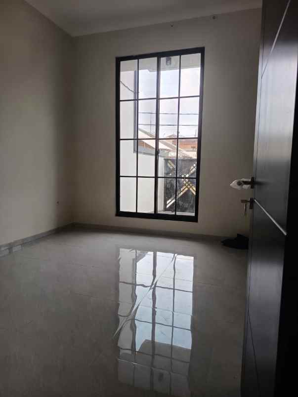 dijual rumah manyar kertoadi