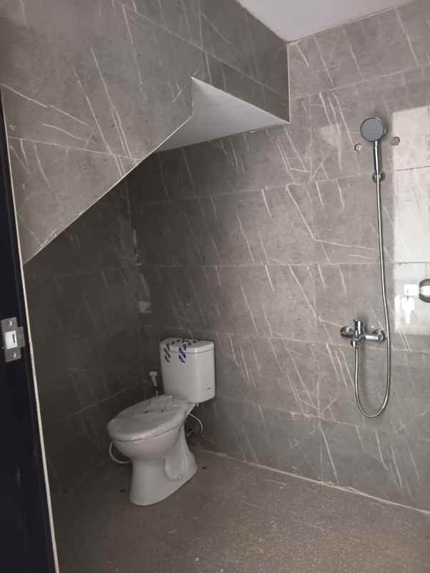 dijual rumah manyar kertoadi