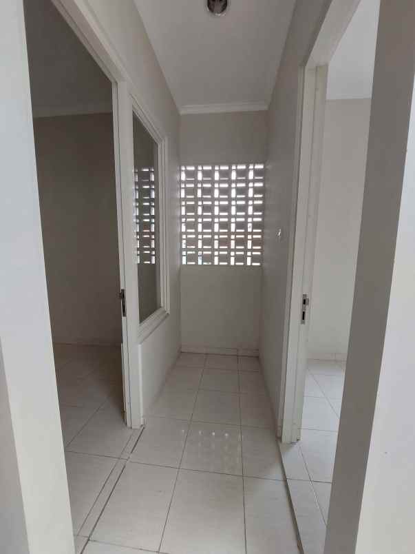 dijual rumah manyar tirtoasri