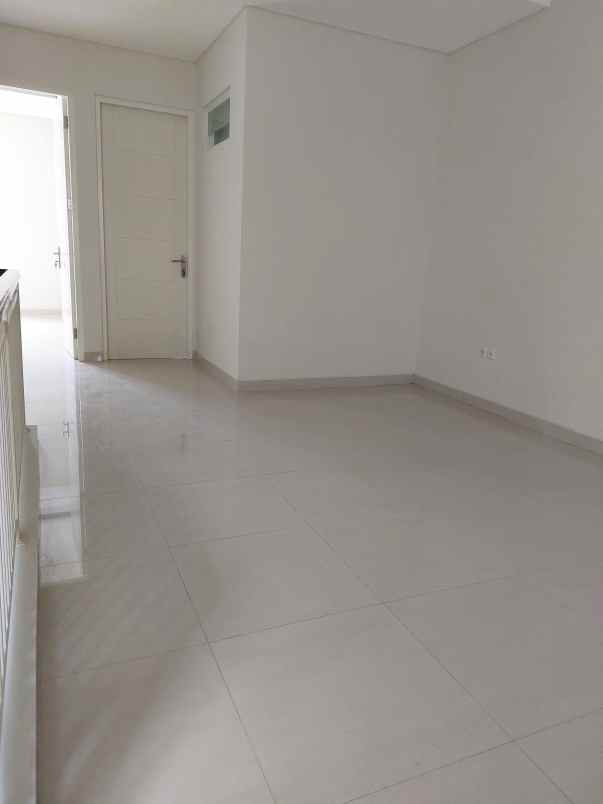 dijual rumah manyar tirtoasri