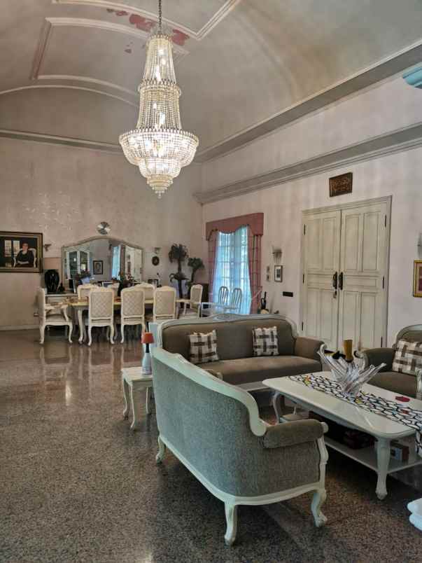 dijual rumah manyar tirtoyoso