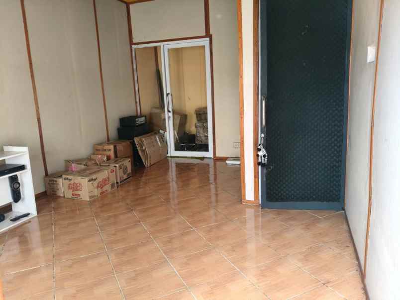 dijual rumah manyar tompotika