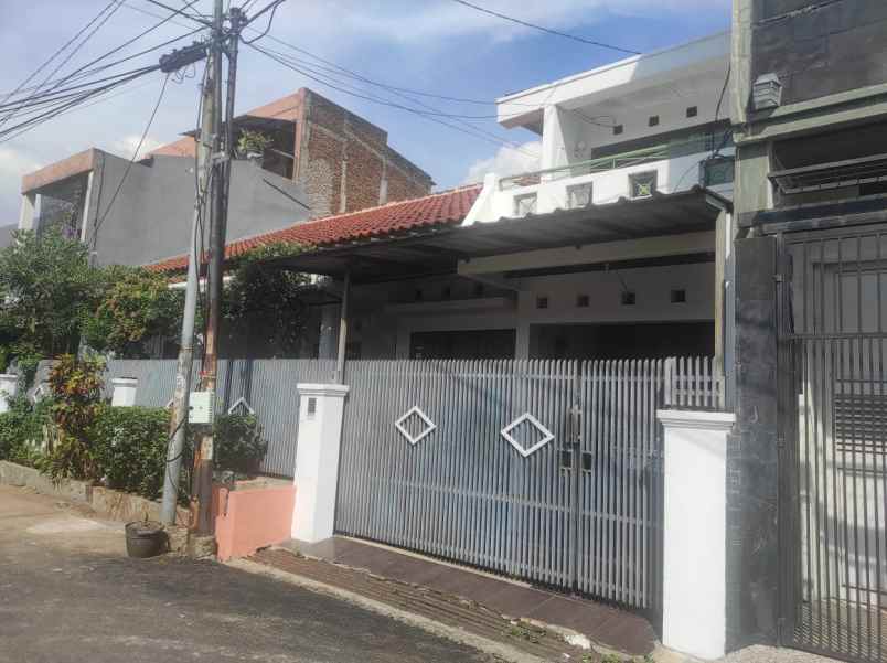 dijual rumah margahayu raya