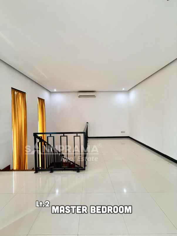 dijual rumah mewah dgn rooftop dijln margonda