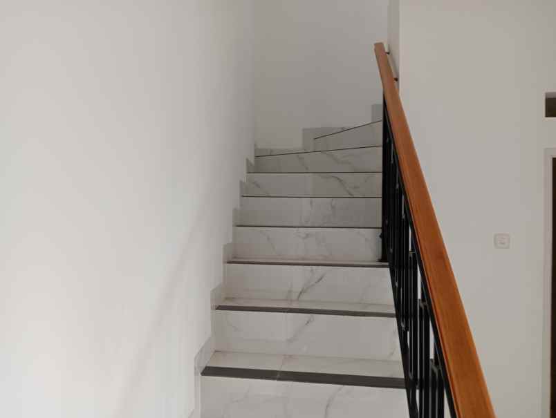 dijual rumah minimalis dekat pintu tol kukusan depok