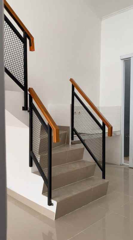 dijual rumah mustikajaya