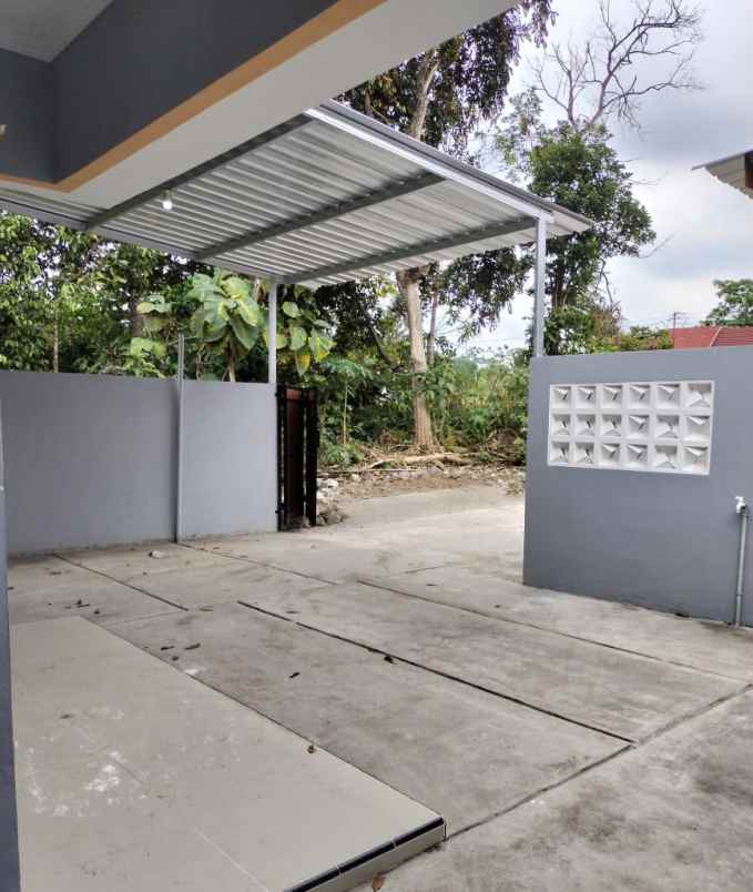 dijual rumah ngemplak