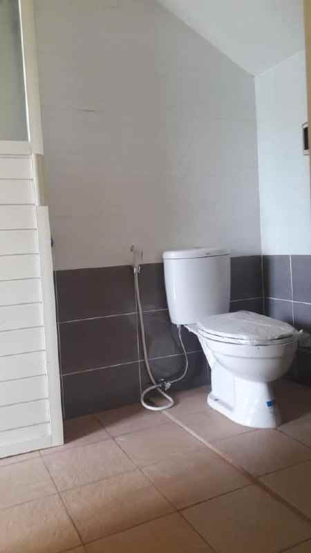 dijual rumah nirwana eksekutif