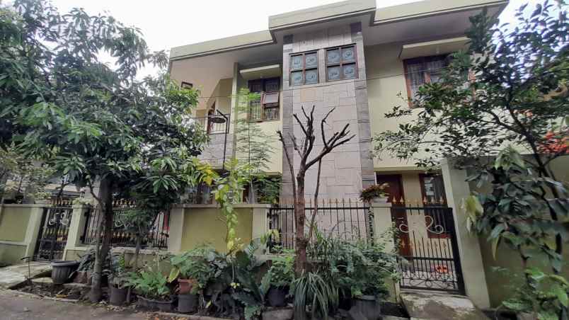 dijual rumah padasuka