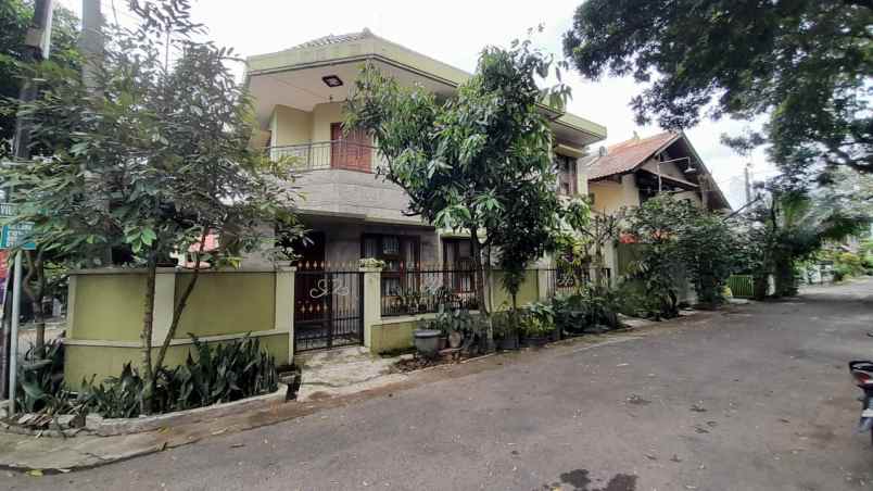 dijual rumah padasuka