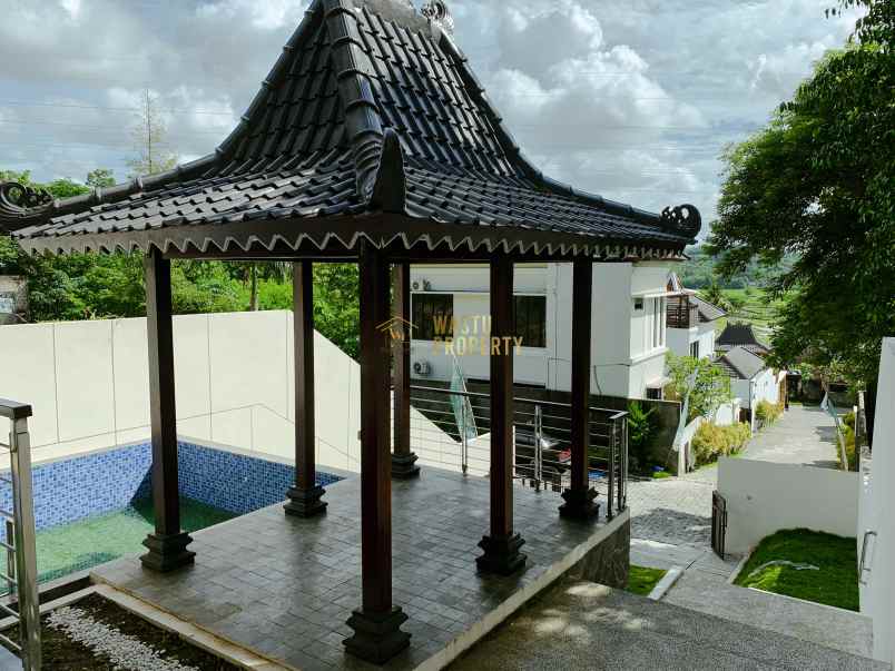 dijual rumah pajangan