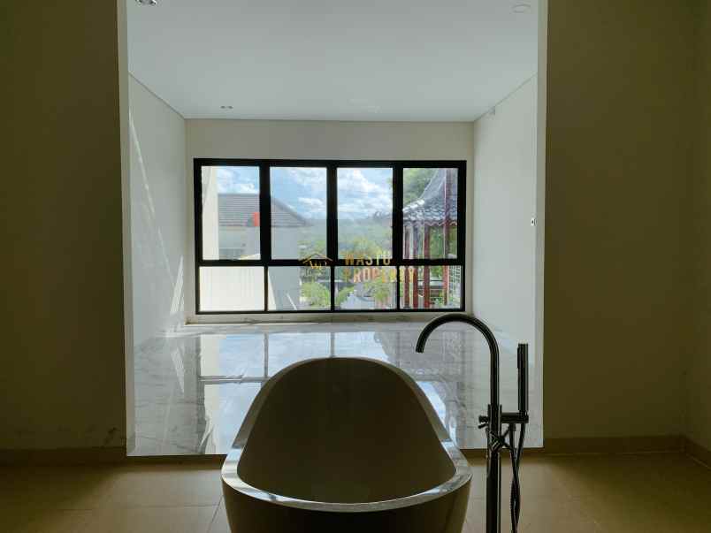 dijual rumah pajangan