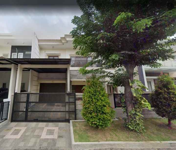 dijual rumah pakuwon city