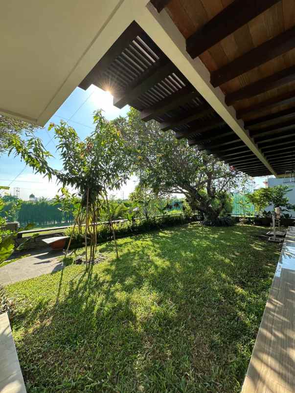 dijual rumah pakuwon indah