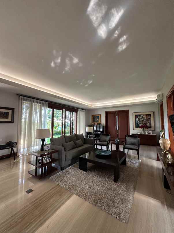 dijual rumah pakuwon indah