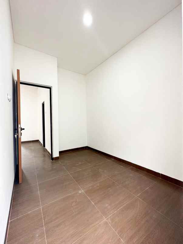 dijual rumah pisangan