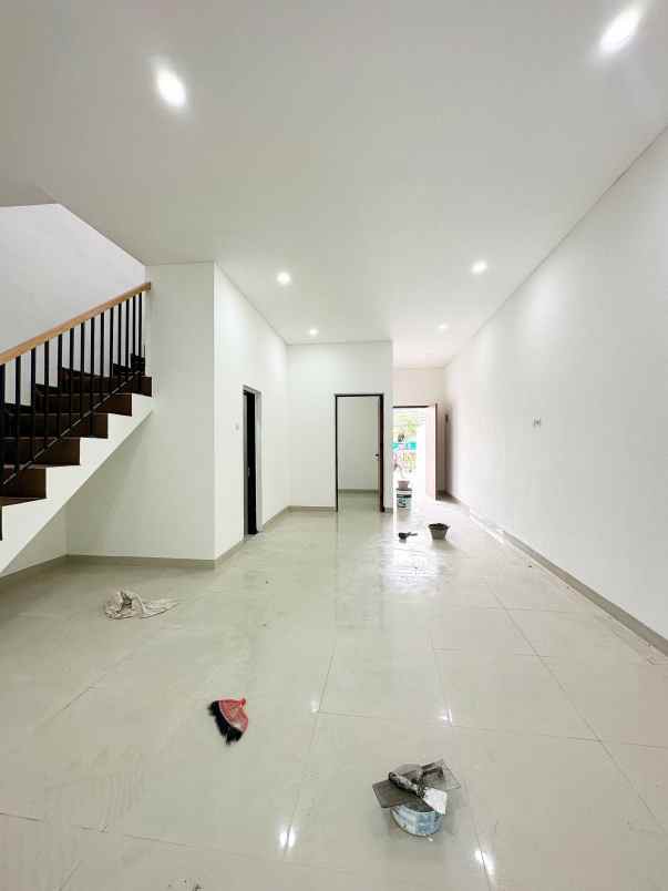dijual rumah pisangan