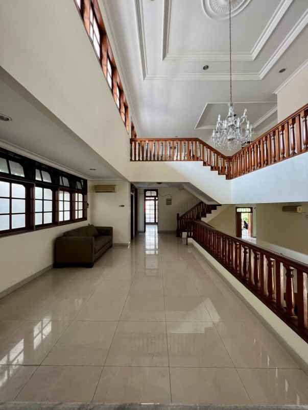 dijual rumah pondok indah