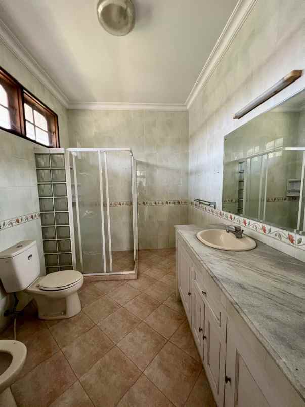 dijual rumah pondok indah