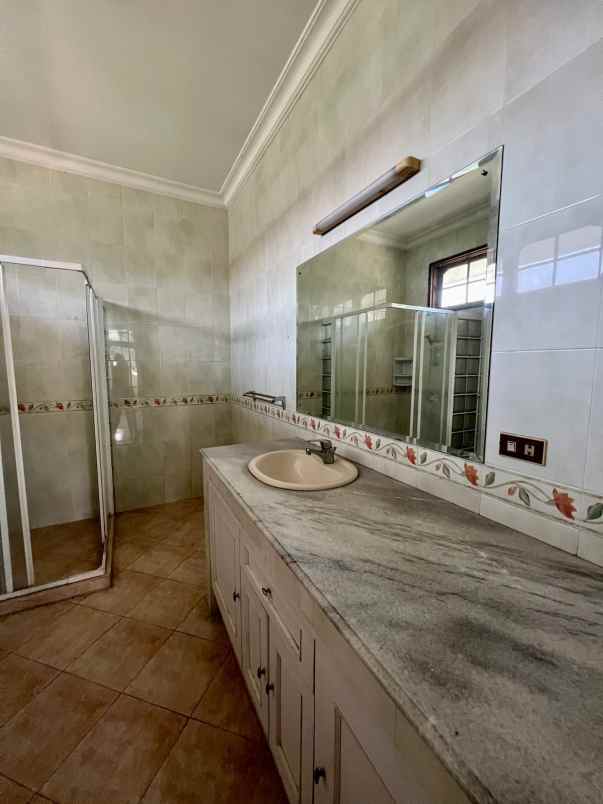 dijual rumah pondok indah