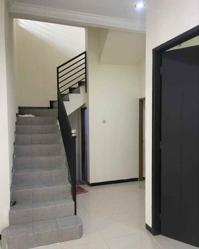 dijual rumah puri asri pakuwon city