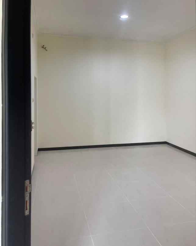 dijual rumah puri asri pakuwon city