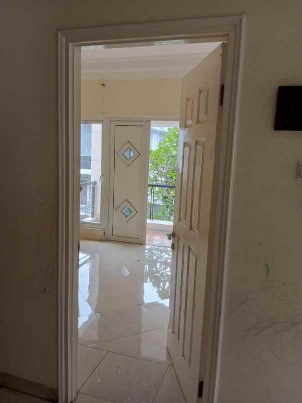 dijual rumah raffles hills cibubur