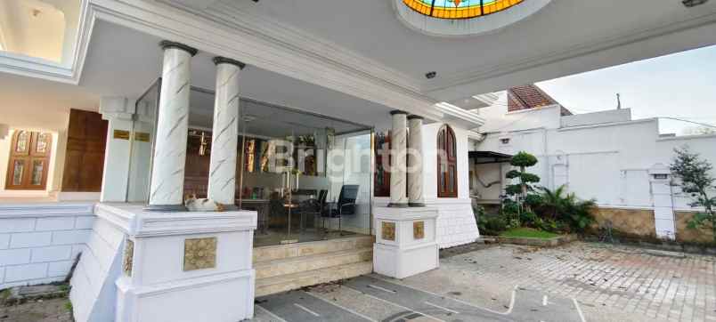 dijual rumah raya darmo