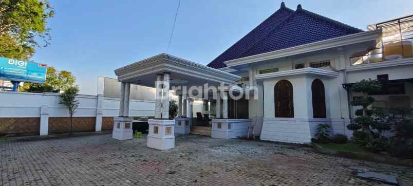 dijual rumah raya darmo