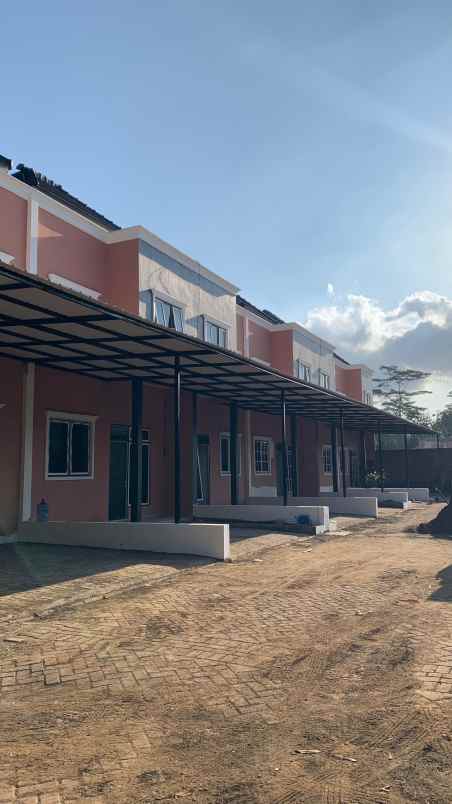 dijual rumah raya tlogowaru