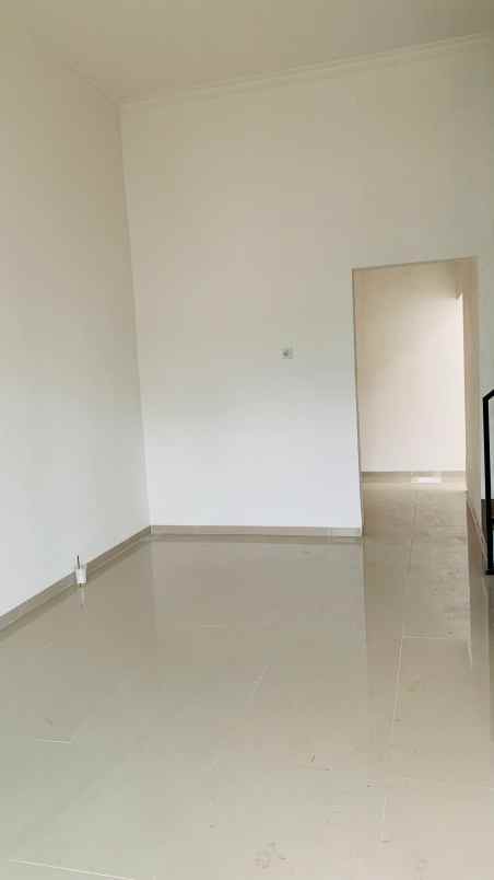 dijual rumah raya tlogowaru