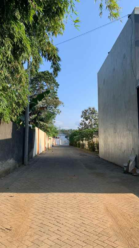 dijual rumah raya tlogowaru