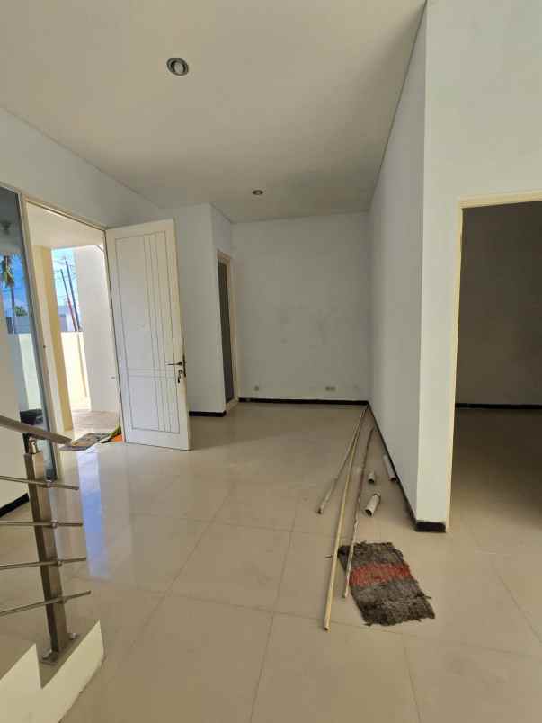 dijual rumah regency one wonorejo