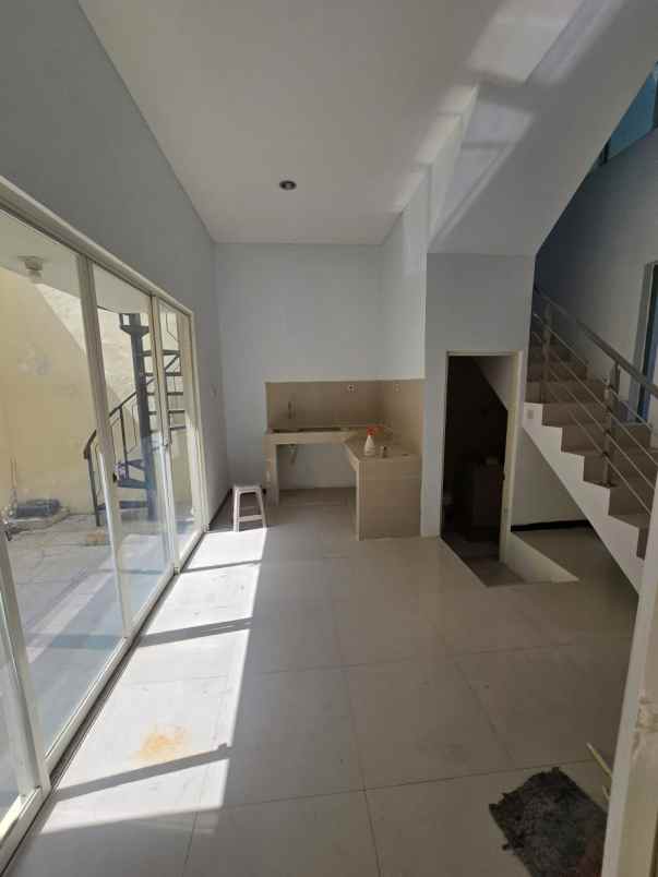 dijual rumah regency one wonorejo